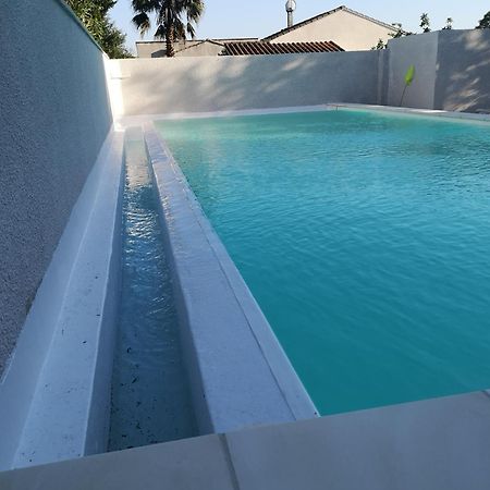 Appartement Dans Villa Avec Piscine Et Jardin Marguerittes Luaran gambar