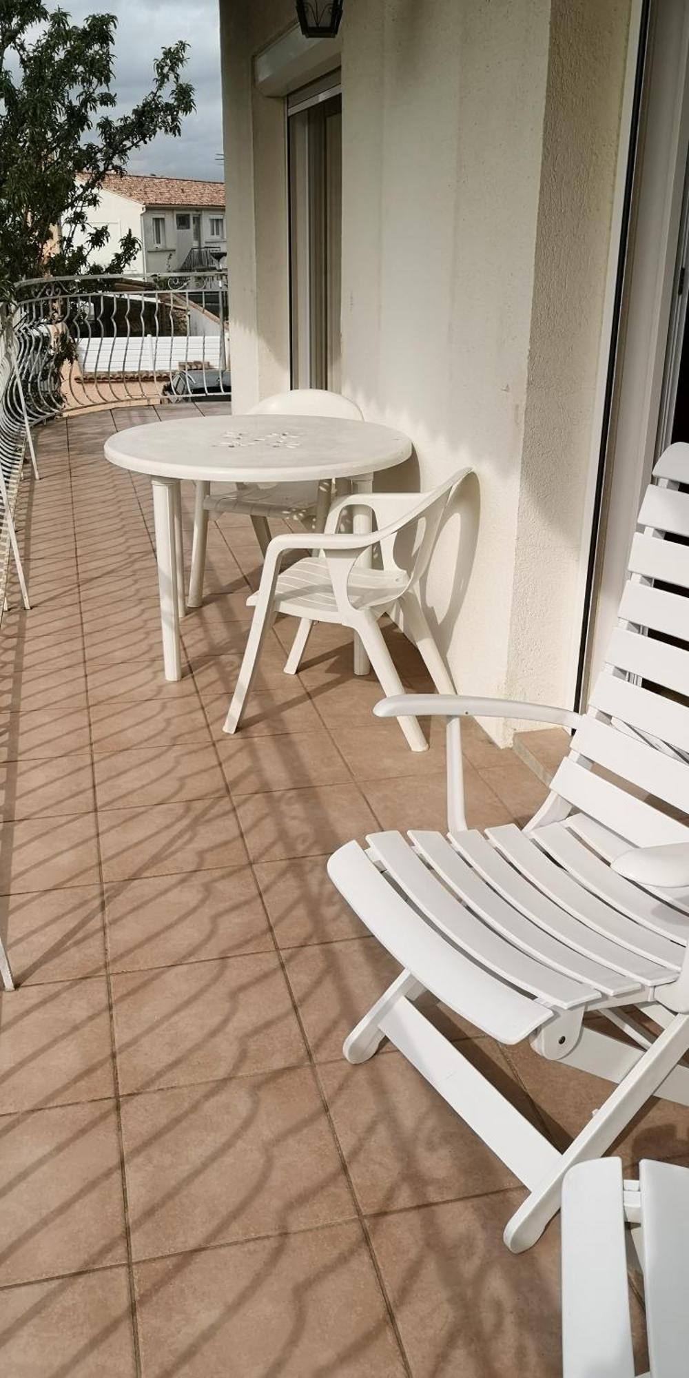Appartement Dans Villa Avec Piscine Et Jardin Marguerittes Luaran gambar